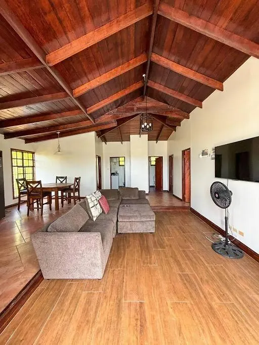 Come Enjoy Lakeside Bungalow Gros Islet