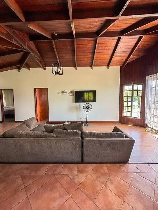 Come Enjoy Lakeside Bungalow Gros Islet Feriehus