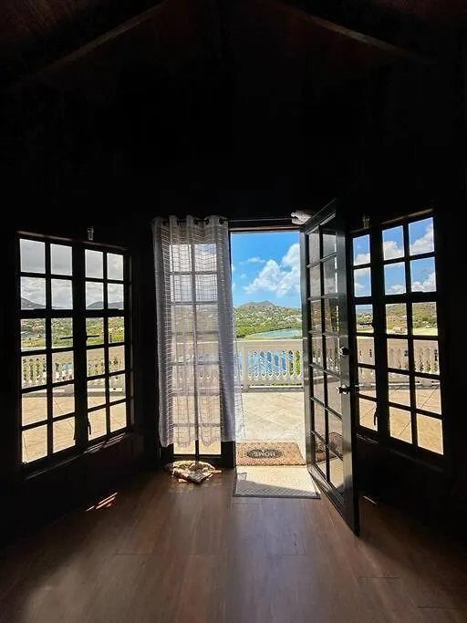 Come Enjoy Lakeside Bungalow Gros Islet