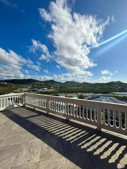 Feriehus Come Enjoy Lakeside Bungalow Gros Islet