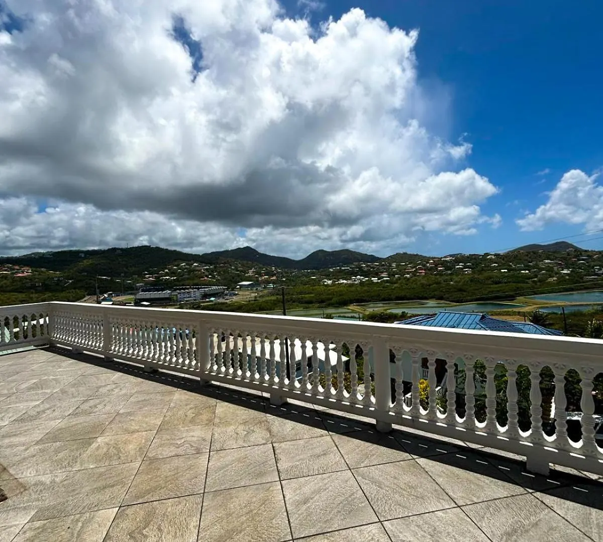 Feriehus Come Enjoy Lakeside Bungalow Gros Islet