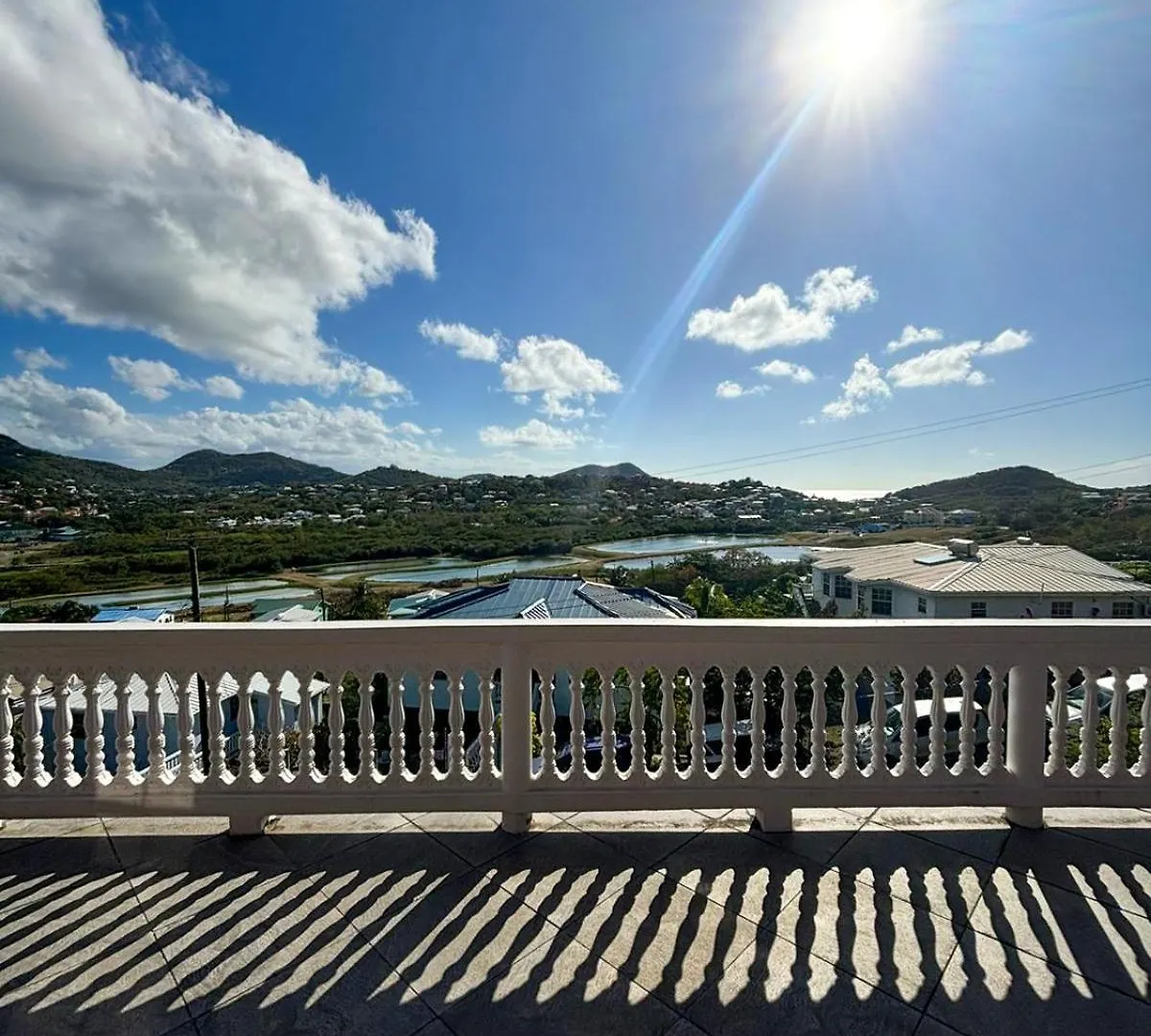 Come Enjoy Lakeside Bungalow Gros Islet Saint Lucia